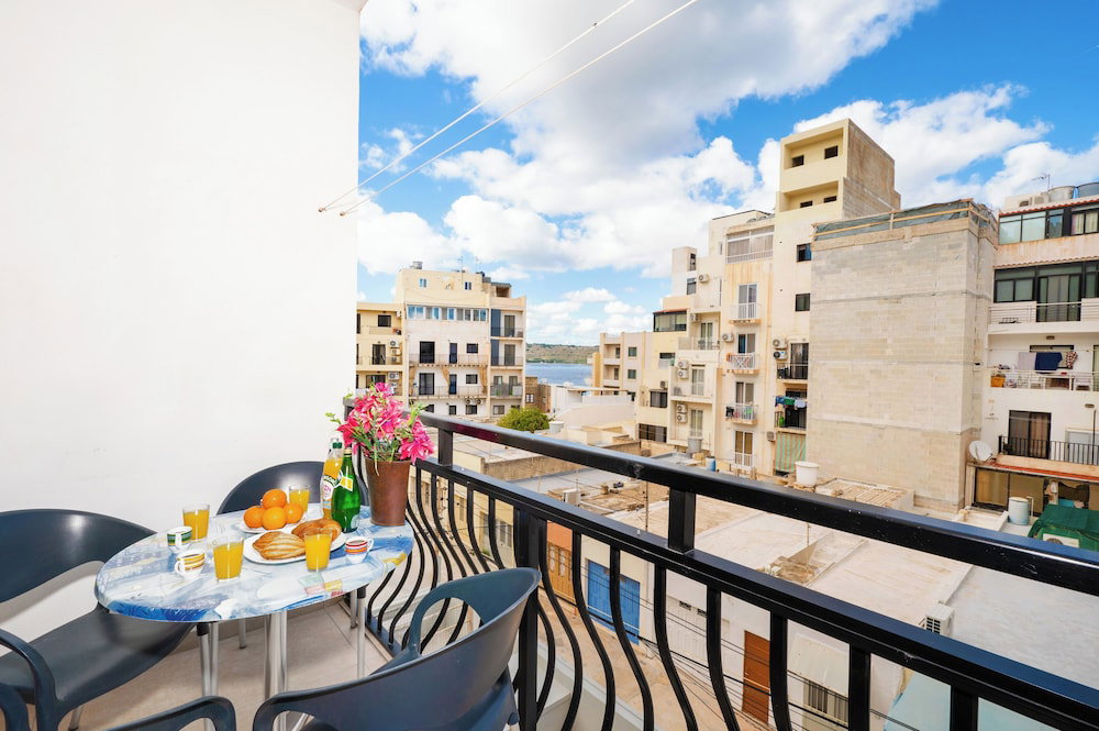 Hotel Seashells 2 Bedroom Apartment By Getaways Malta
