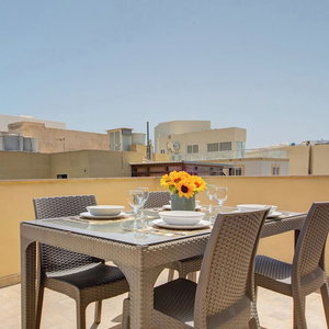 Hotel Off The Strand Gzira Top Floor Apartment cazare Gzira