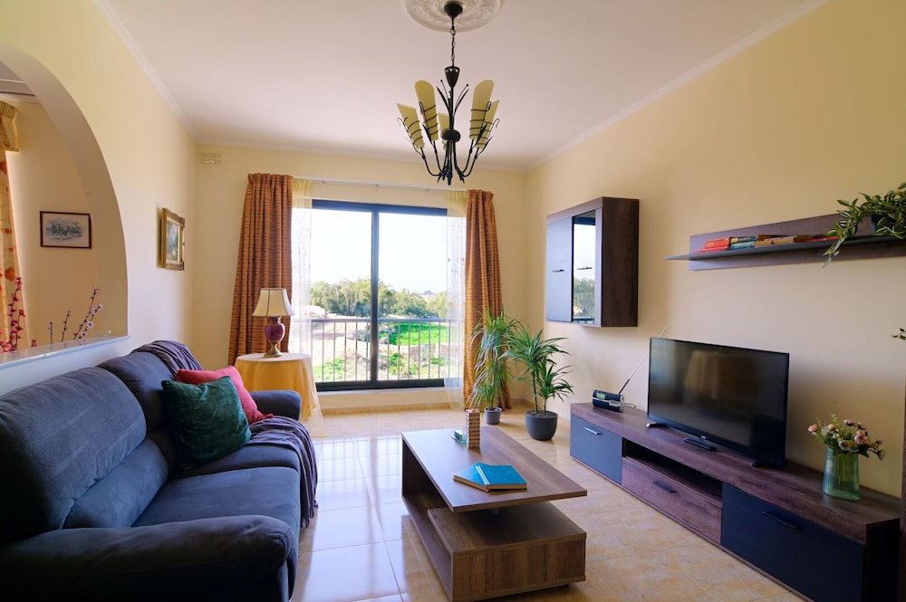 Hotel Charming Getaway With Views In Marsascala