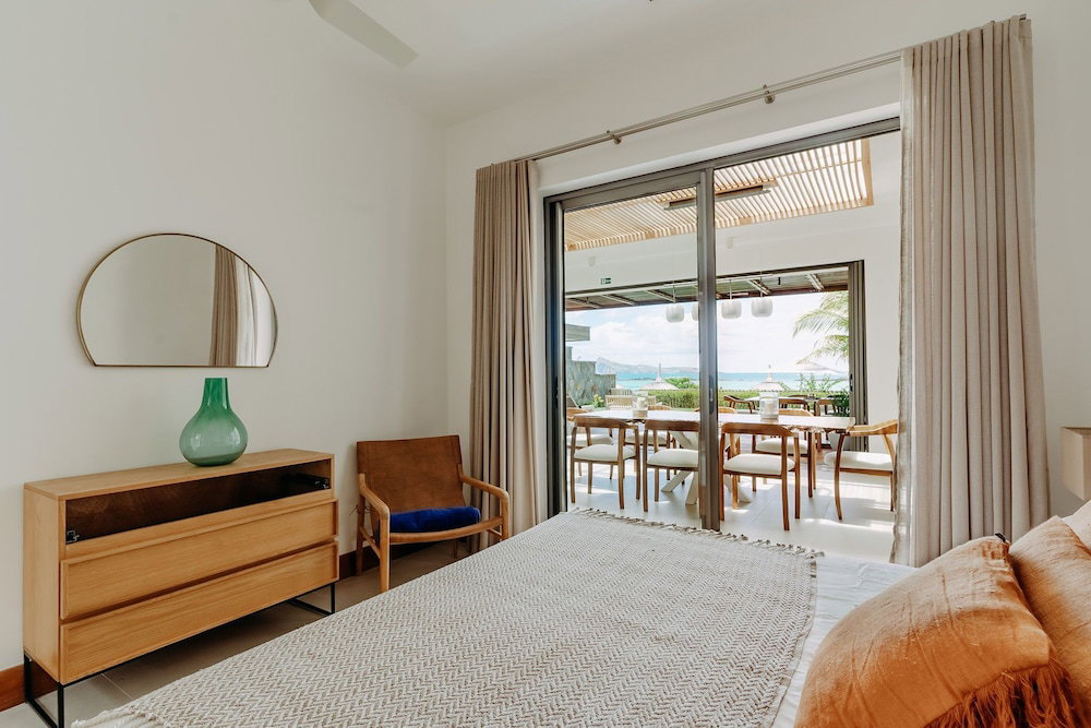 Peninsula Beach Villa With Lov