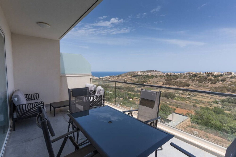 Property With Pool Access - Xaghra Near Marsalforn