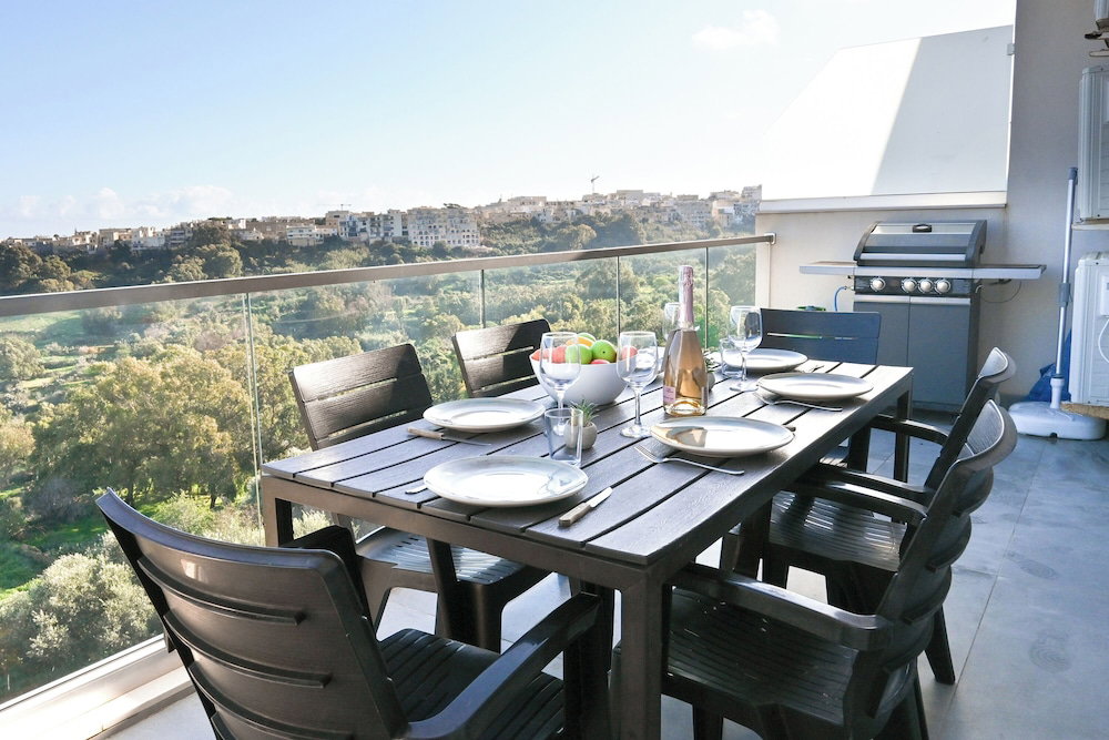 Hotel Sunny Bay View + Shared Pool Gozo