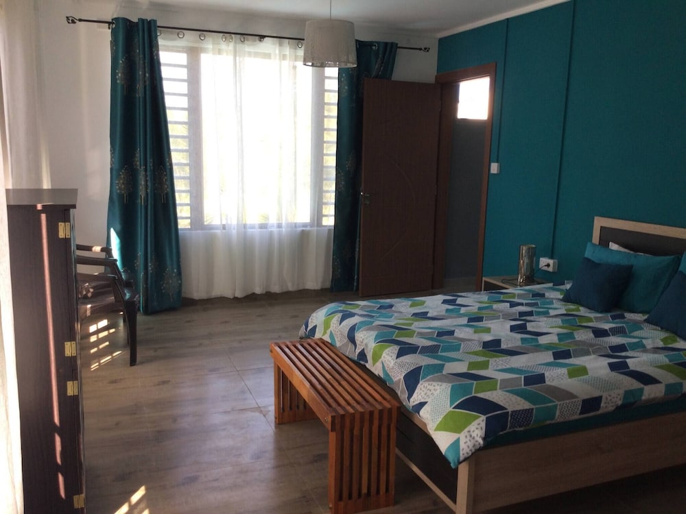 Serene 3-Bedroom Villa With Private Pool In Roches Noires