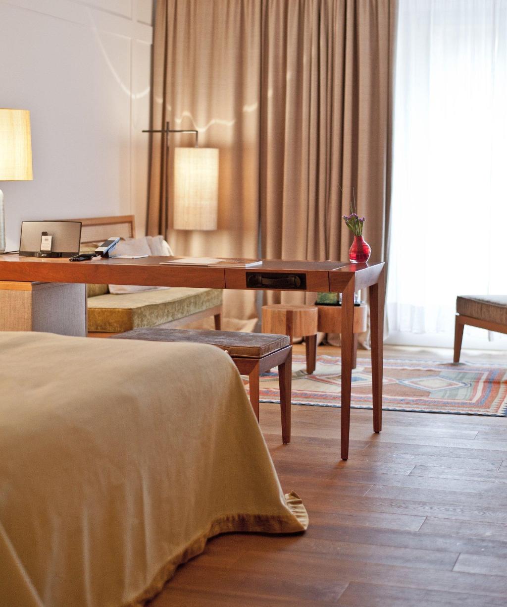 Louis Hotel