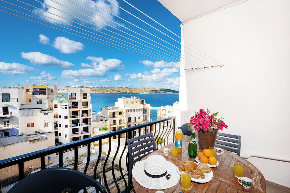 Hotel Getawaysmalta - Seashells Apartment 11 With Terrace And Sea Views In Bugibba