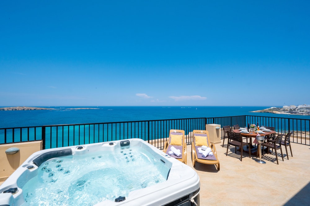 Hotel Islet Seafront Penthouse With Hot Tub