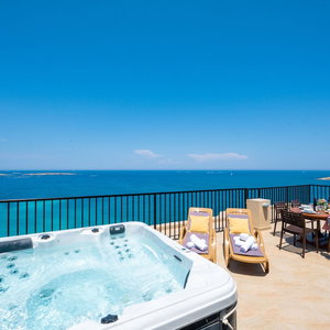 Hotel Islet Seafront Penthouse With Hot Tub cazare Bugibba