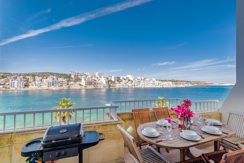 Hotel Blue Harbour 4 Seafront Apartment By Getaways Malta