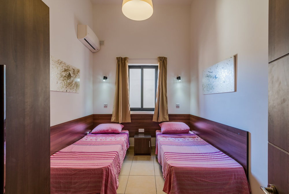 Blue Harbour 4 Seafront Apartment By Getaways Malta