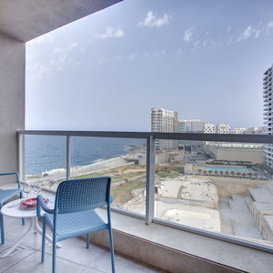 Sejur Modern Seaview Apartment In A Prime Location vacanta Sliema