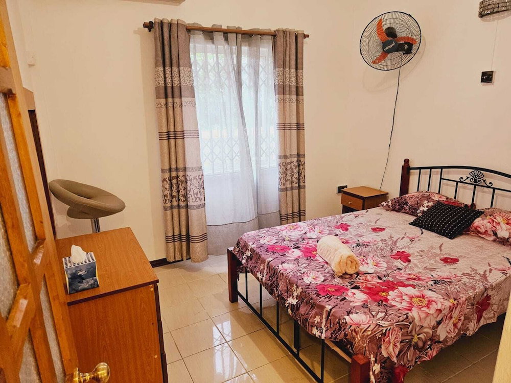 Captivating 3-Bed Apartment In Flic En Flac