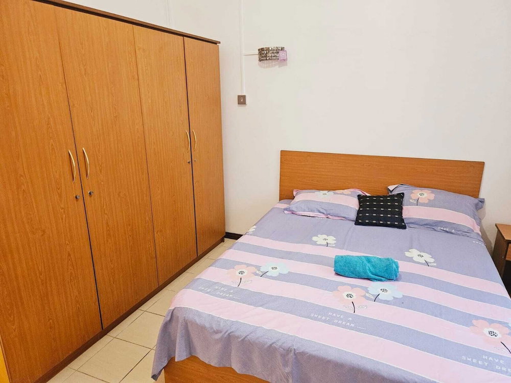 Captivating 3-Bed Apartment In Flic En Flac