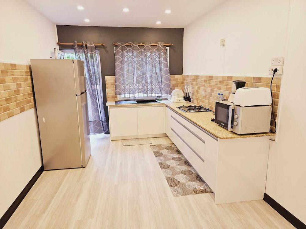 Captivating 3-Bed Apartment In Flic En Flac