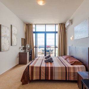 Hotel Seashells 2 Bedroom Apartment With Sunny Terrace With Stunning Panoramic Sea Views By Getaways Malta cazare Bugibba