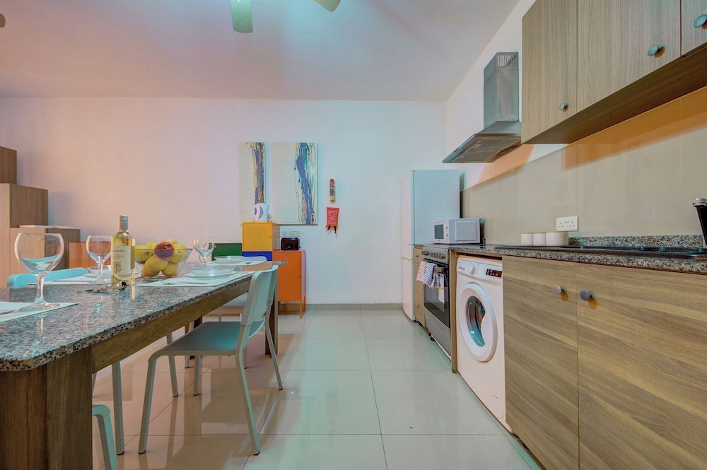Tranquil Cityscape 3 Bedroom Apartments
