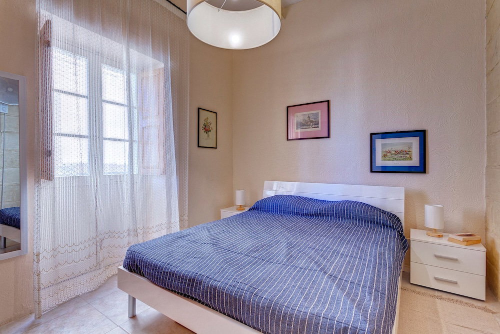Traditional Maltese Townhouse, Roof Terrace And Views