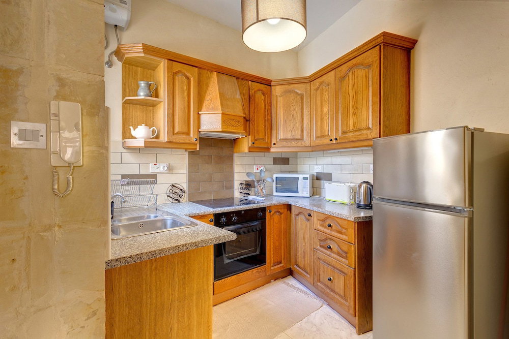 Traditional Maltese Townhouse, Roof Terrace And Views