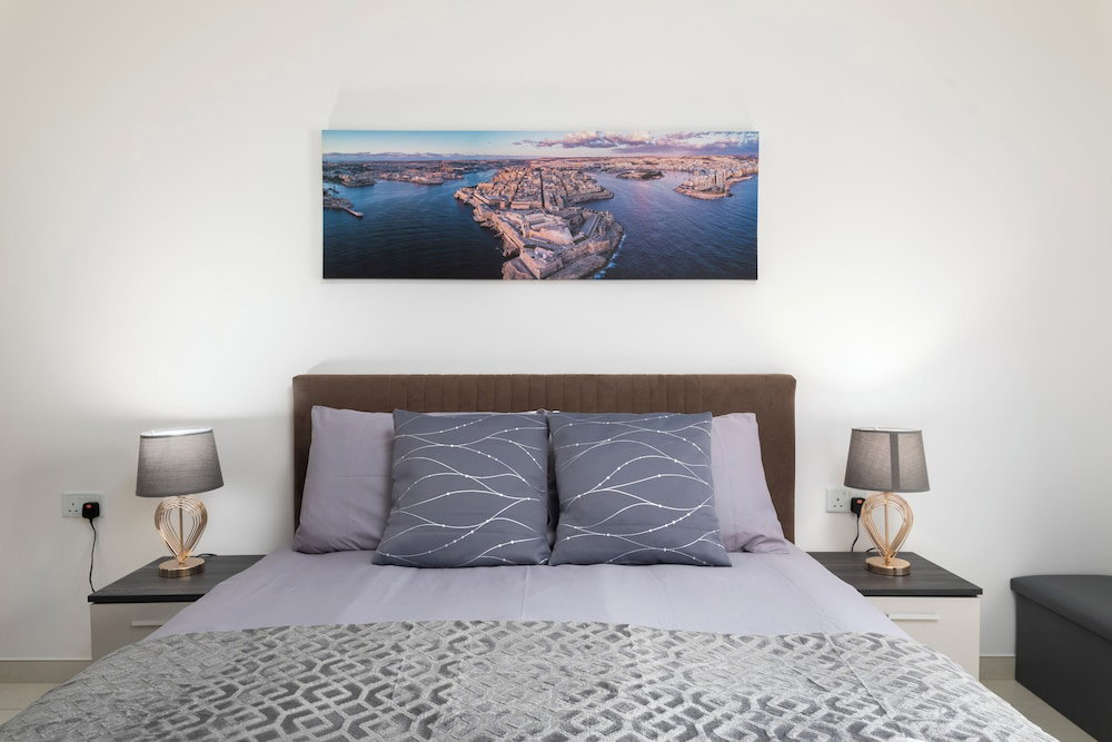 Hotel Sunlit Modern Home Country Views Xemxija