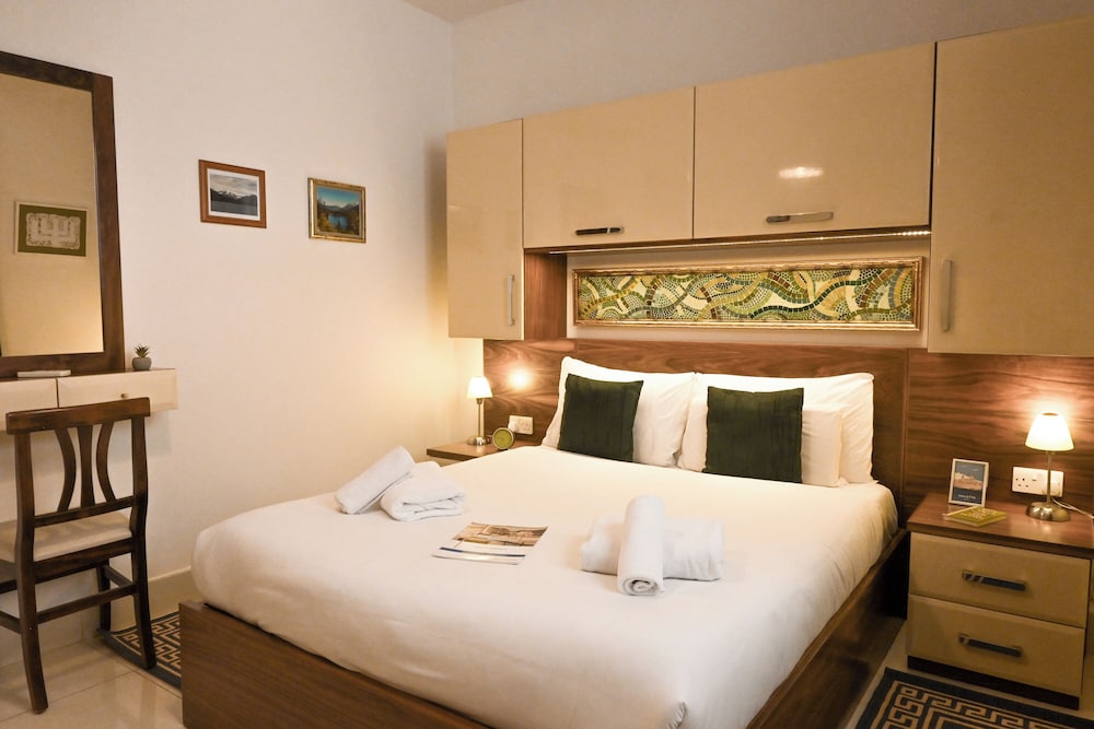 Hotel Modern & Terrace By The Beach, 3Brd In Qawra