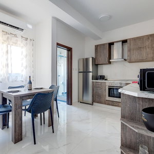 Hotel Idyllic Apartment Steps From The Promenade cazare Gzira