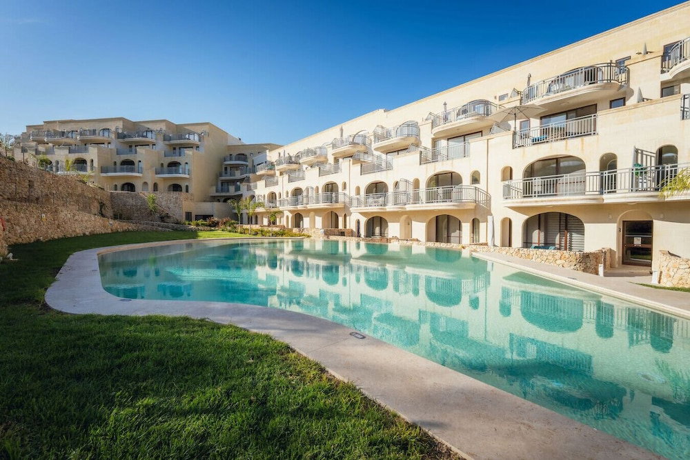 Hotel Qala Skyview Penthouse Pool Sunsets Bbq Area