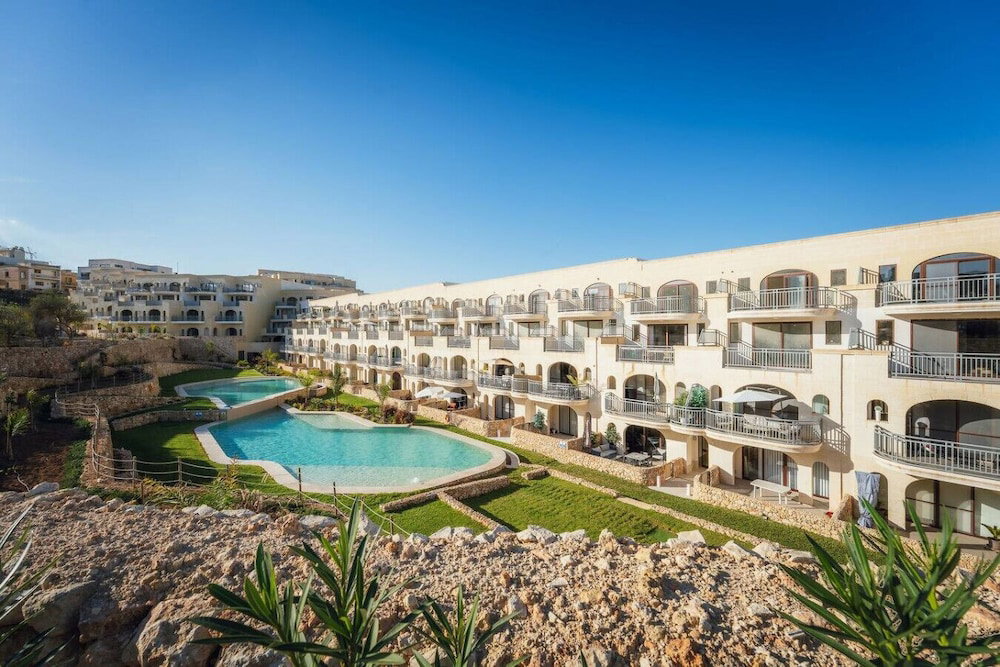 Qala Skyview Penthouse Pool Sunsets Bbq Area