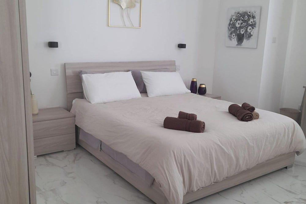 Hotel Studio - Sleeps 2 - Balcony - 5 Min Walk To Beach