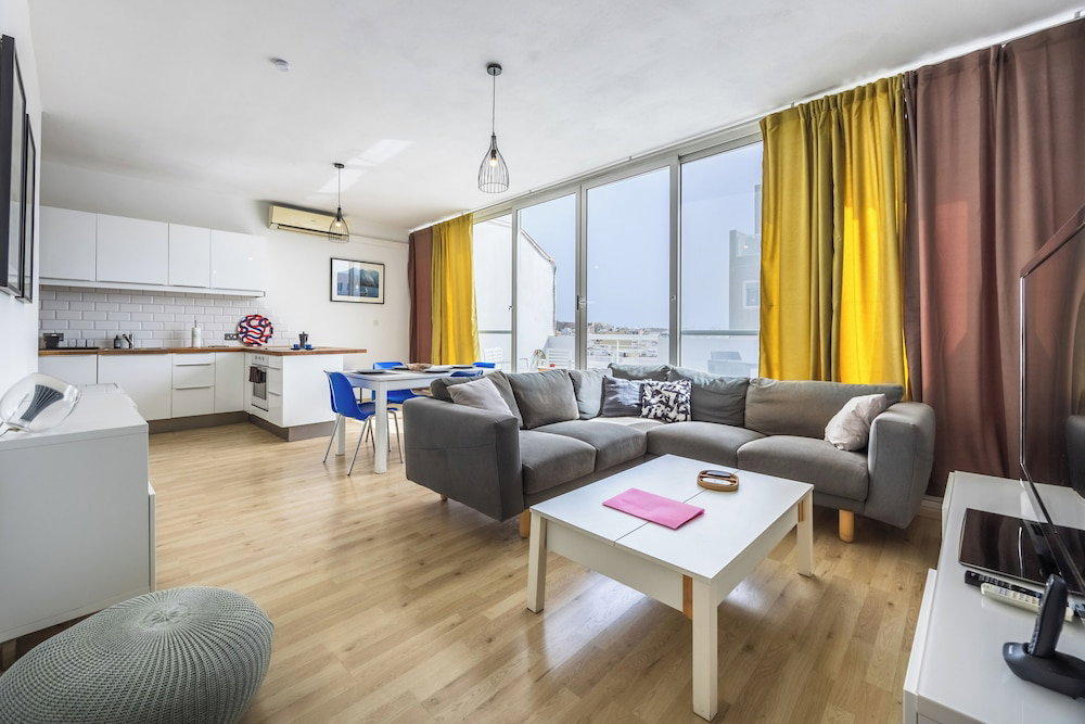 Hotel Modern Sunlit 2Br Penthouse Big Terrace