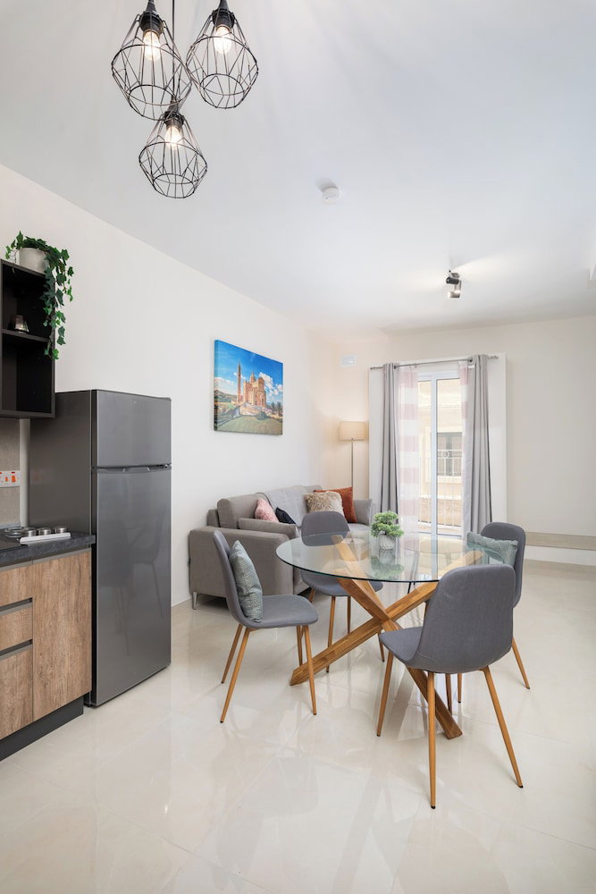 Hotel Edka Suites - Modern Sunlit 2Bd Apartments With Balconies - Close To Sliema Promenade, St Julian's & St Georges Bay
