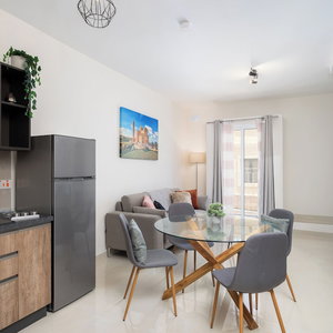 Hotel Edka Suites - Modern Sunlit 2Bd Apartments With Balconies - Close To Sliema Promenade, St Julian's & St Georges Bay cazare Gzira
