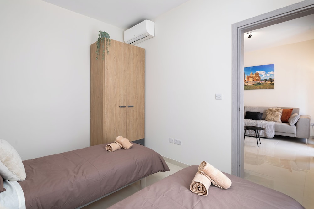 Edka Suites - Modern Sunlit 2Bd Apartments With Balconies - Close To Sliema Promenade, St Julian's & St Georges Bay