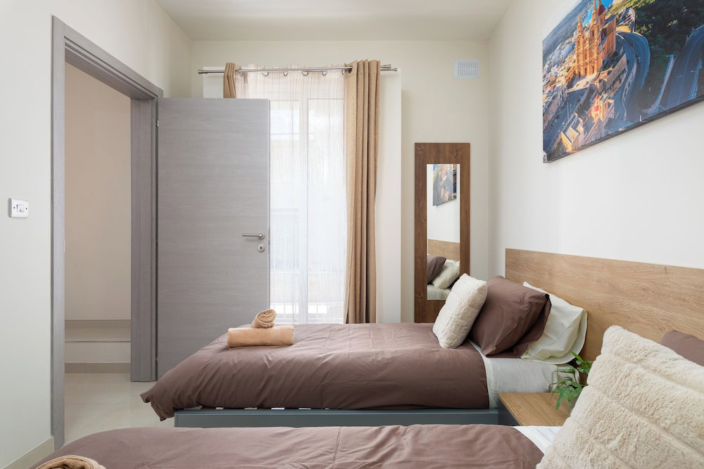 Edka Suites - Modern Sunlit 2Bd Apartments With Balconies - Close To Sliema Promenade, St Julian's & St Georges Bay