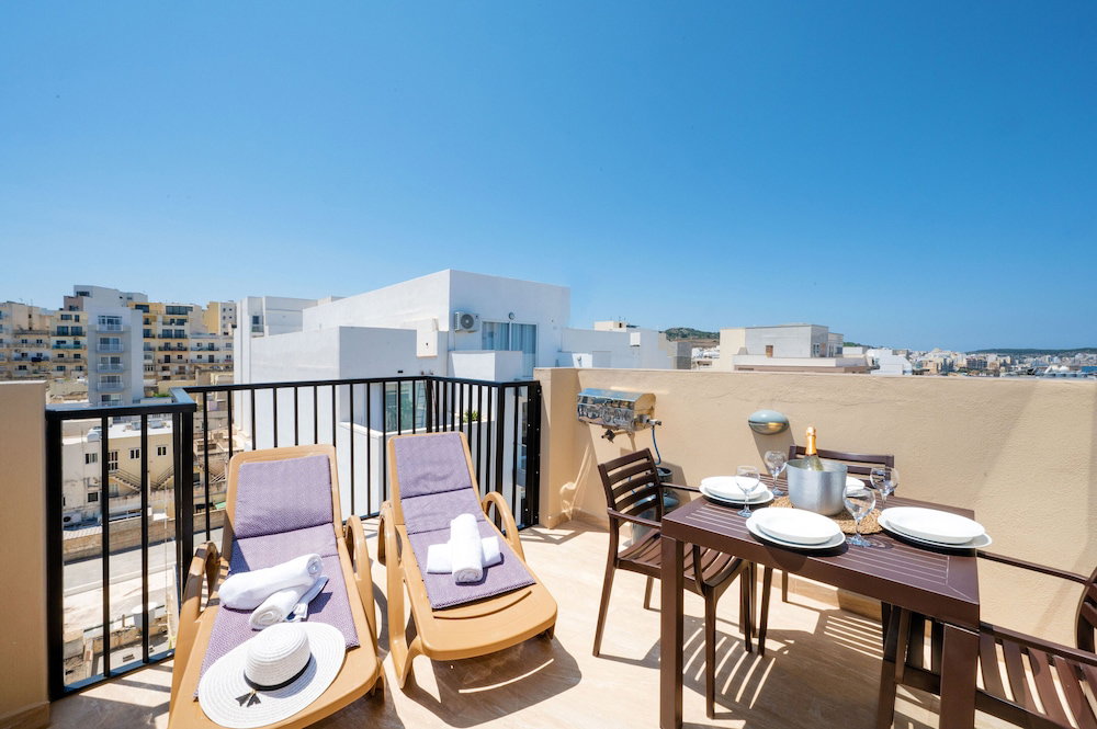 Hotel Sea Bliss Penthouse With Two Terraces Enjoying Side Seaviews By Gatewaysmalta