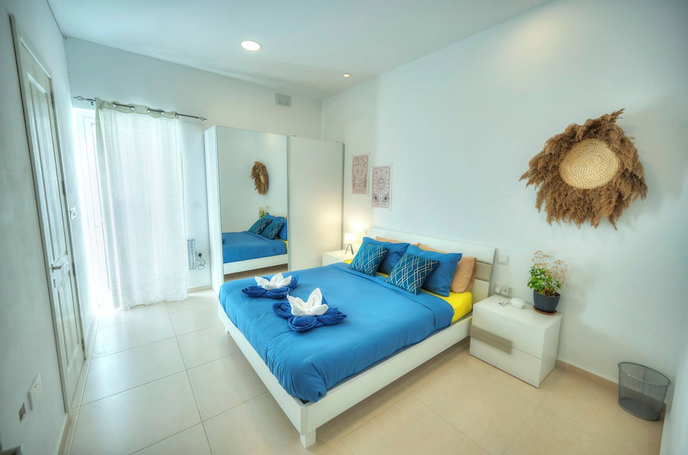 Hotel Seafront Sea View Maisonette With Yards