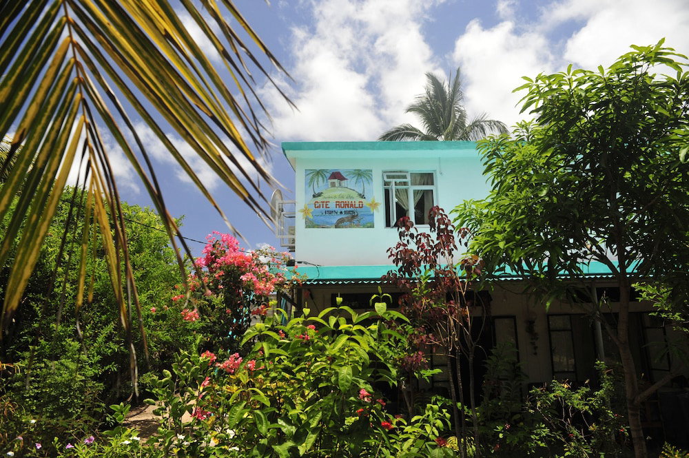 Hotel Chez Ronald Guest House