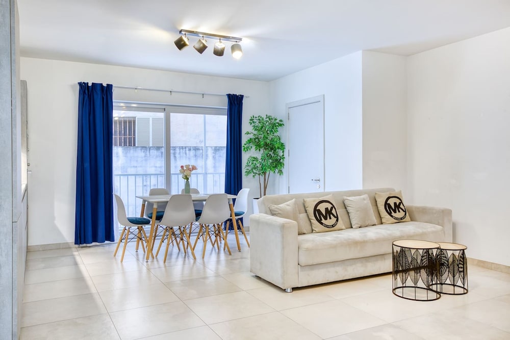 Hotel Central Msida Modern Bright Comfortable
