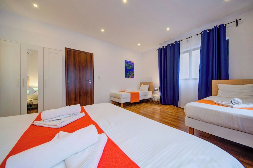 Charming Sliema Apartment Off The Ferries Seafront