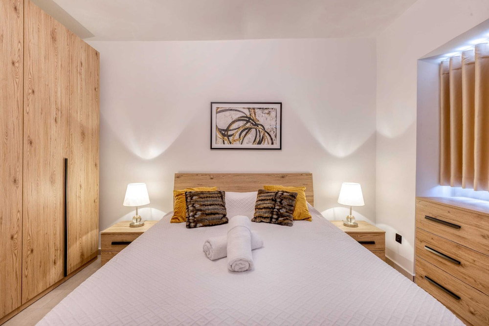 Hotel Pool Apartment