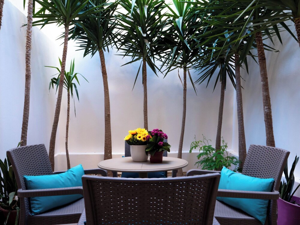 Tranquil 2 Bedroom Cityscape Apartments