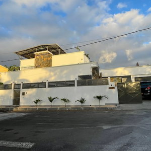 Hotel Spacious Private Villa With Roof Top Bar cazare Flic en Flac