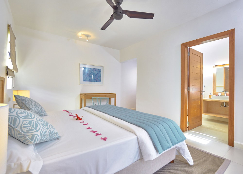 Corail Bleu Private Pool & Garden Villas With Lov