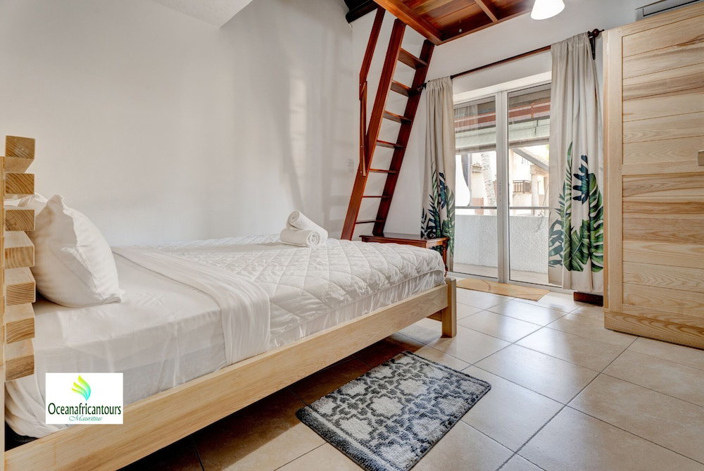 Sunset Boulevard Beachfront Apartment