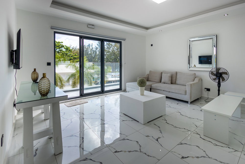 O'beach Boutique Studios
