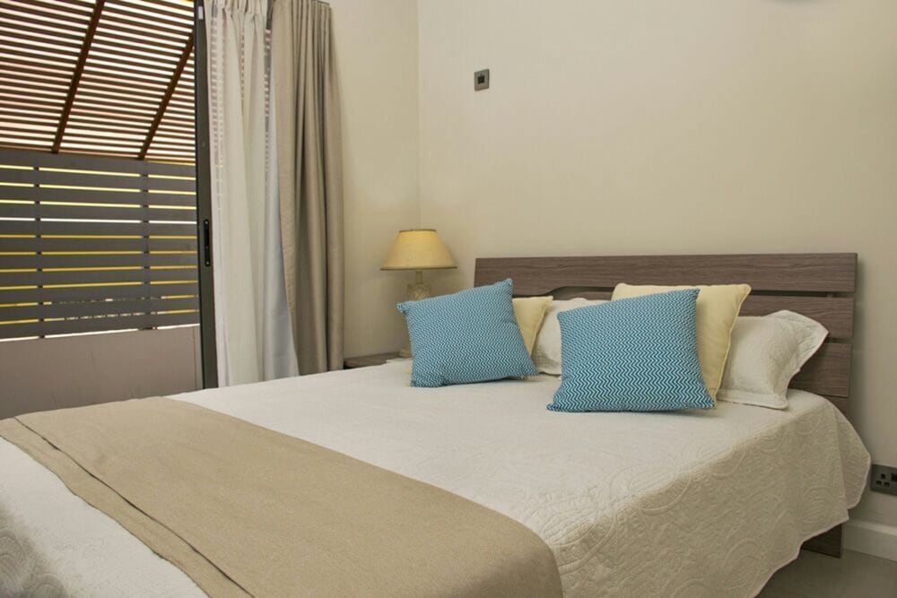 Hotel Modern 2-Bed Sleeps 4 With Balcony
