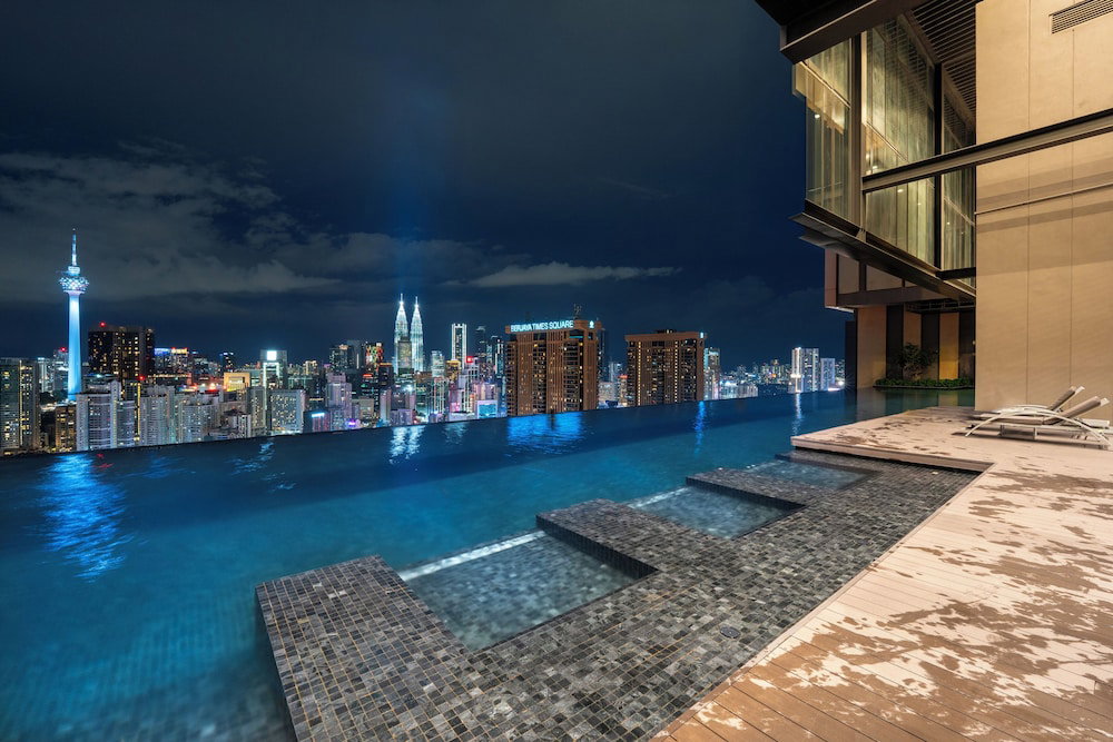 Hotel Harmony Luxury Suites At Lucentia Bbcc