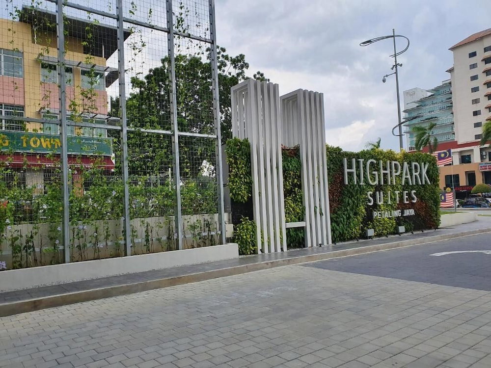 Hotel Highpark Suites By Airhost