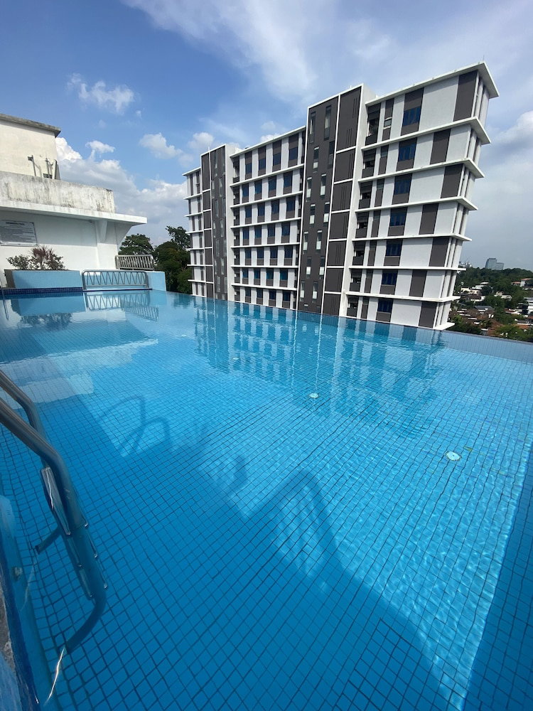 Hotel Peninsula Residents All Suite