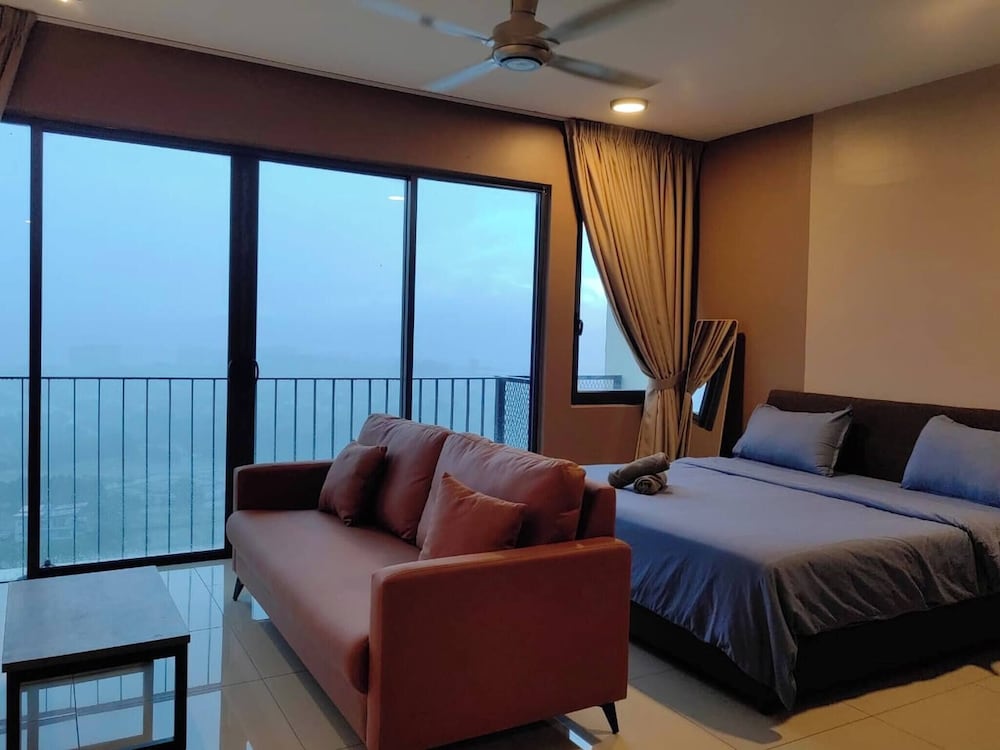 Hotel Cozy Studio In Shah Alam With Mountain View