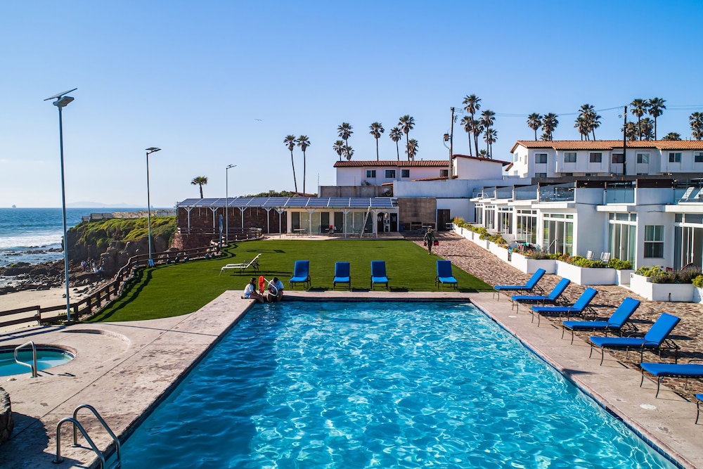 Hotel Modern Beauty With Partial Ocean View, Open Concept & Pool - Dog-Friendly
