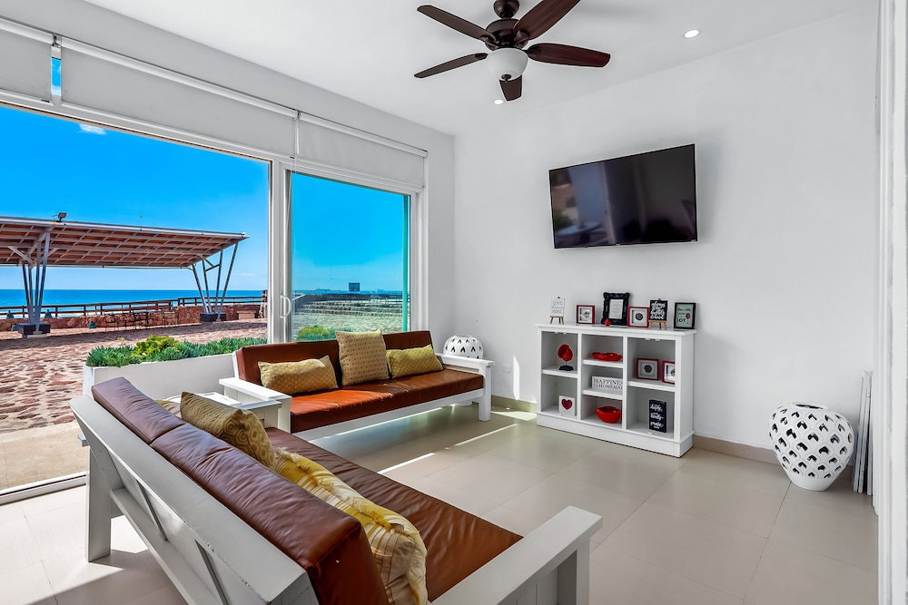 Hotel Bright Dog-Friendly Villa With Beach Views, Private Patio, Outdoor Pool, Kitchen